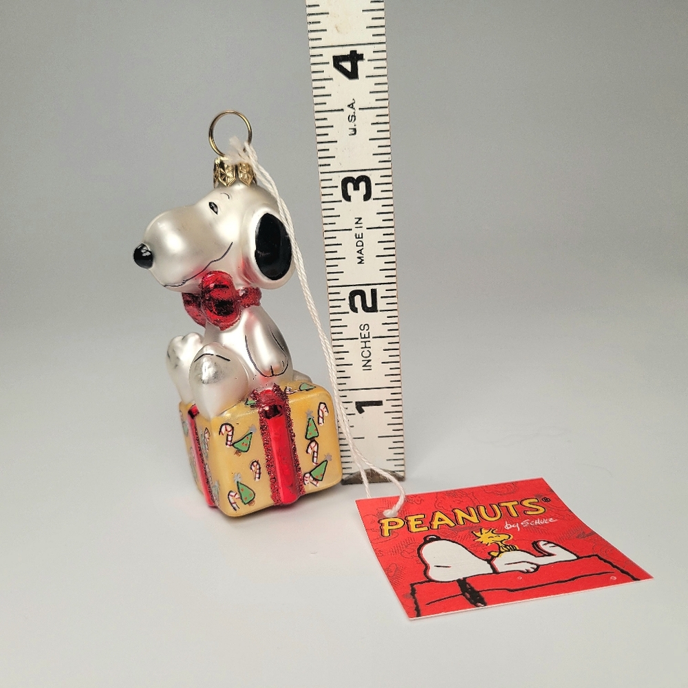 Polonaise Collection Peanuts Snoopy on Gift Ornament 3.5" Kurt S Adler - Picture 3 of 14